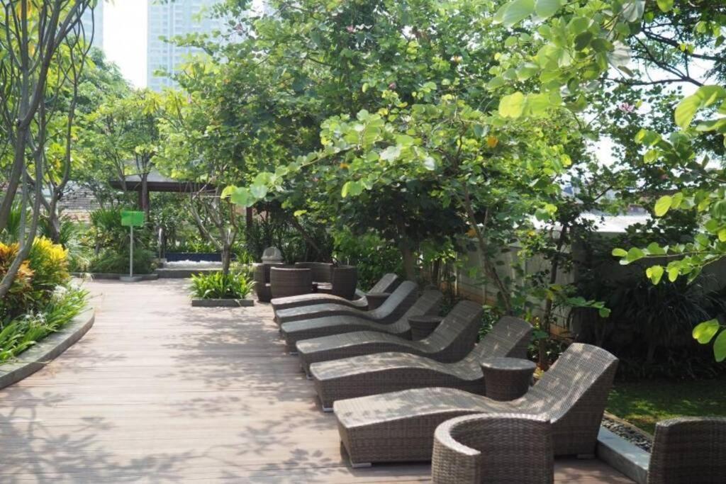 1 Bedroom Apartment Near Central Park Mall Джакарта Экстерьер фото